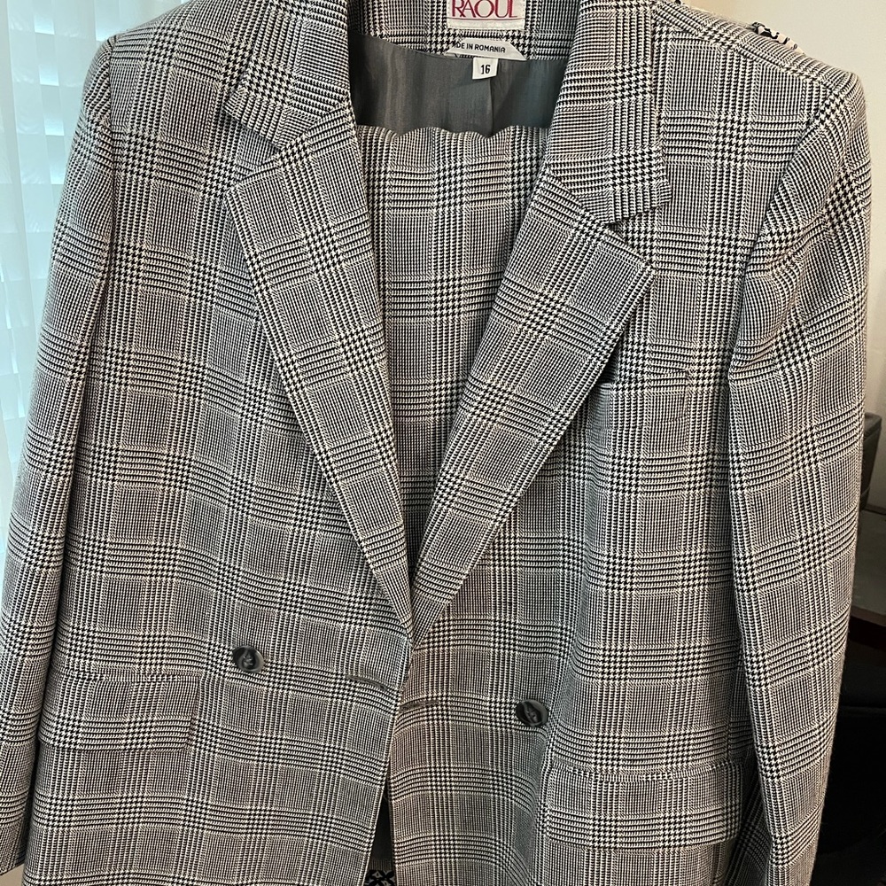 Women’s Pant Suit